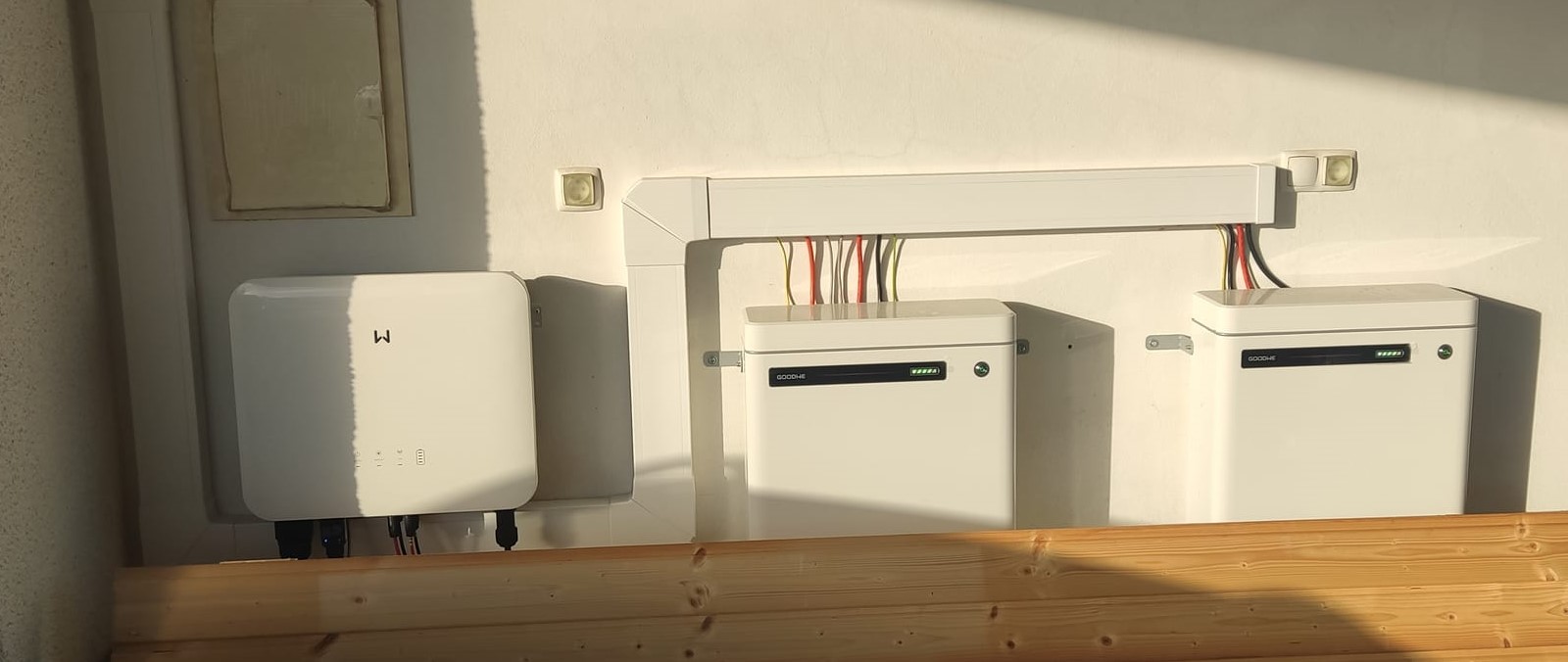 Inversor e baterias GoodWe instalados